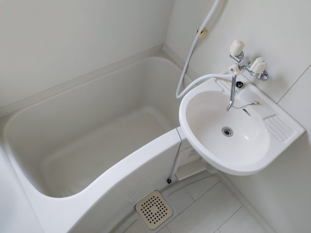 お風呂の排水口つまり発生時の効果的な解消＆予防法